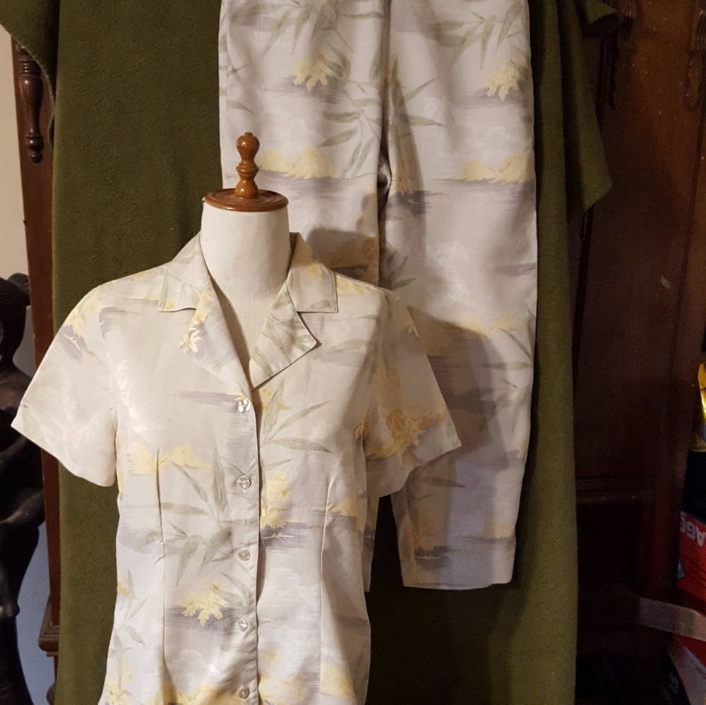 Tommy Bahama blouse and pants size S